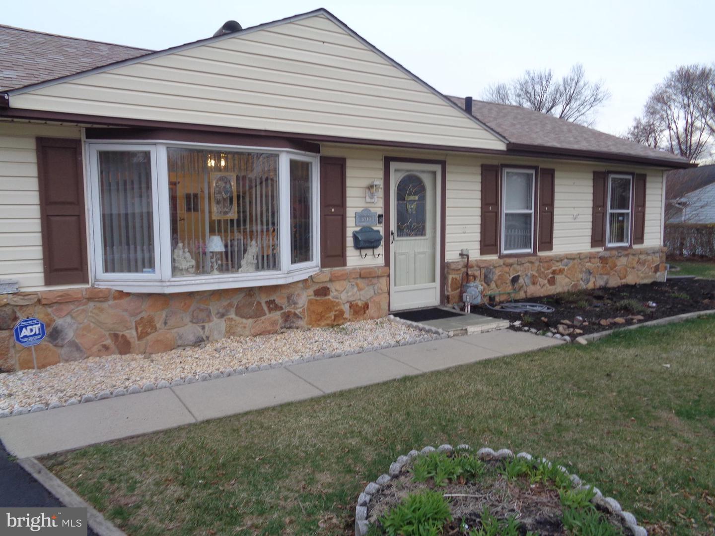 1719 Susan Ave Property Photo 2