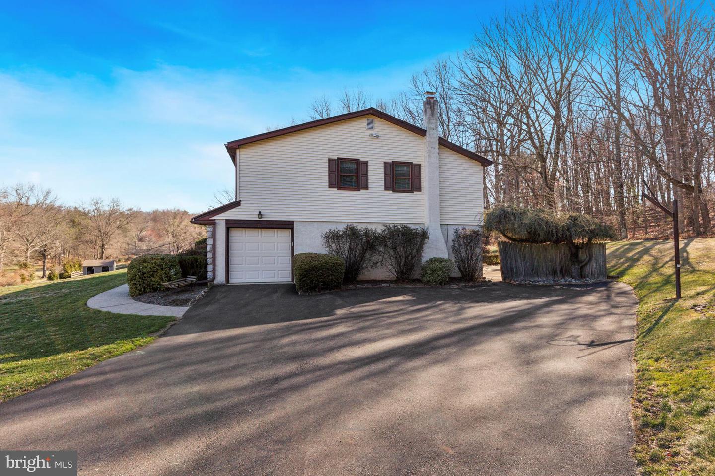 77 Turkey Ln Property Photo 3