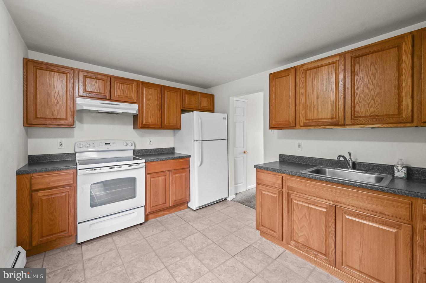 320 Elm St Property Photo 8