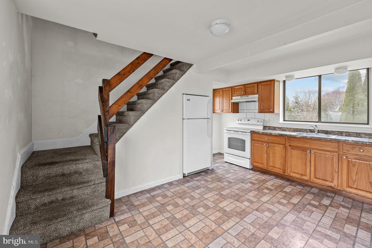 320 Elm St Property Photo 19