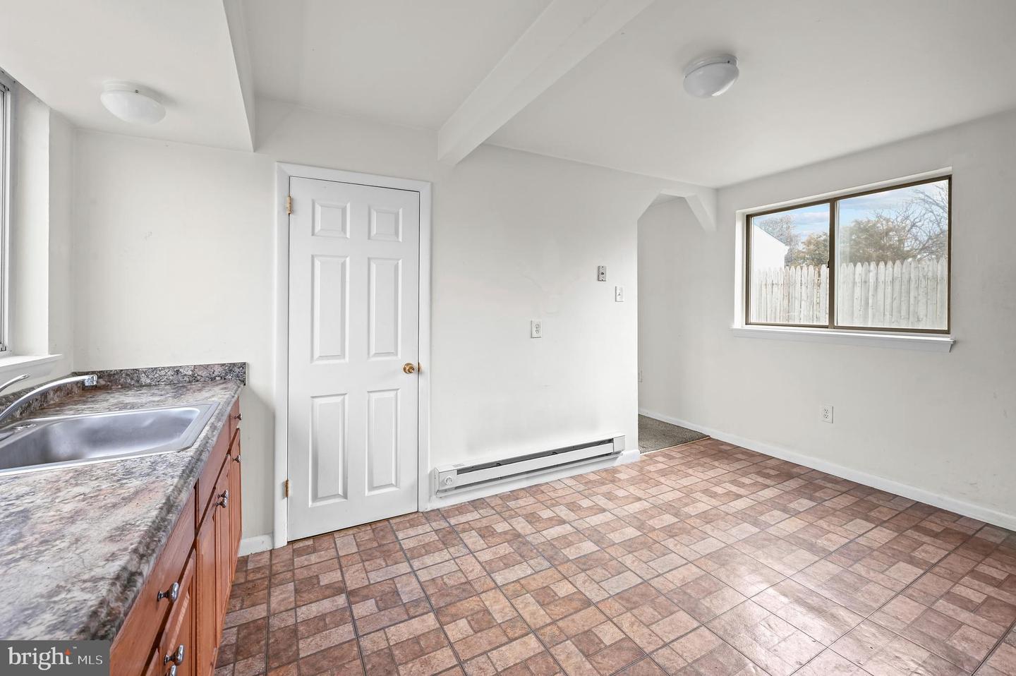 320 Elm St Property Photo 21
