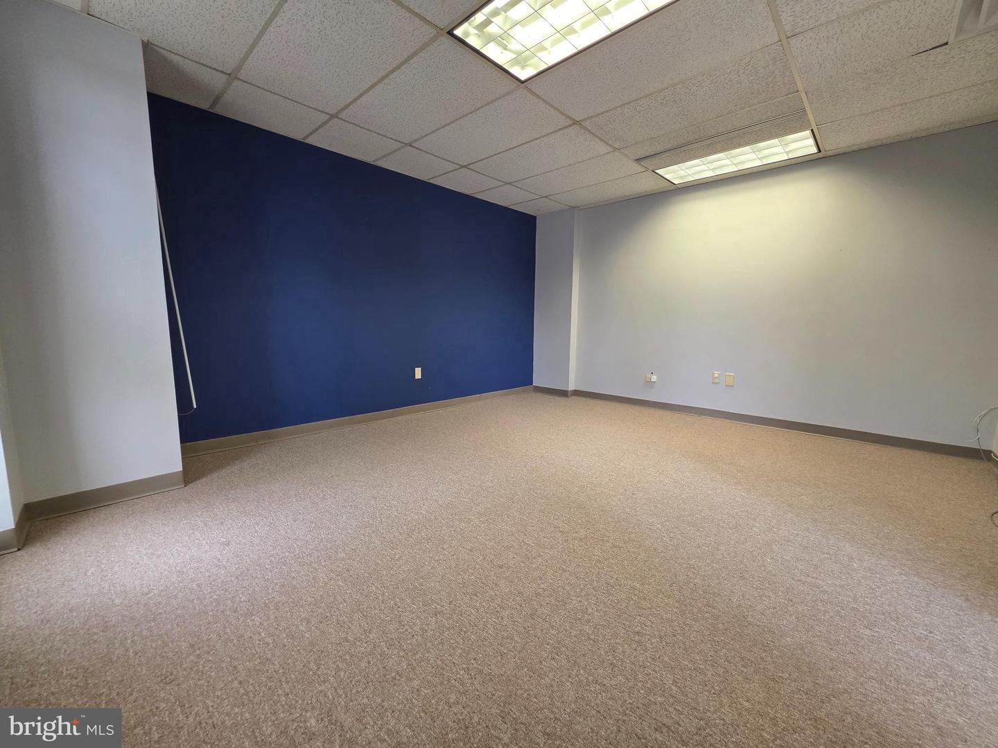 70 W Oakland Ave #203 Property Photo 8