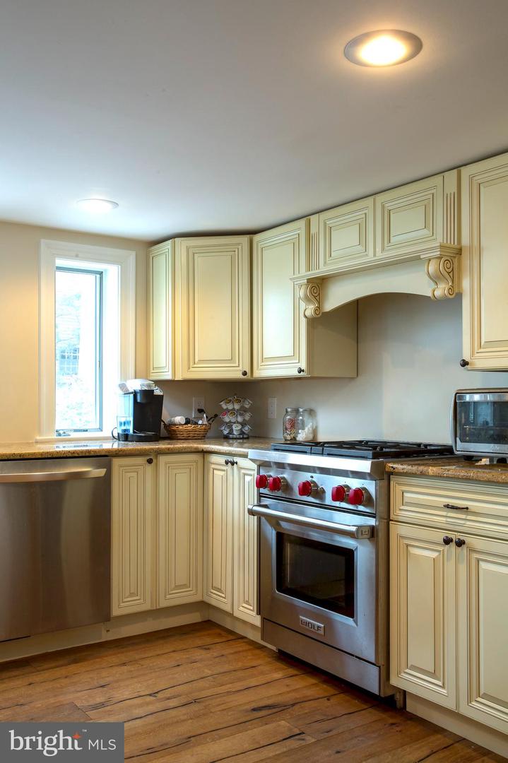 6920 Upper York Rd Property Photo 6