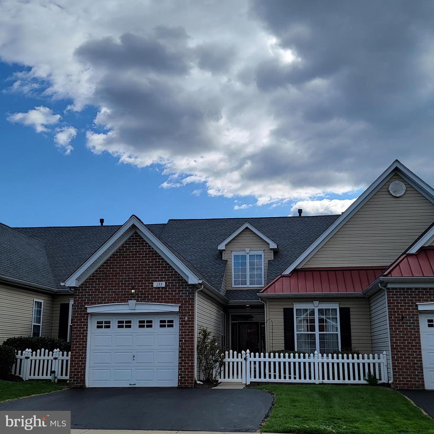 155 Dorchester Dr Property Photo 1