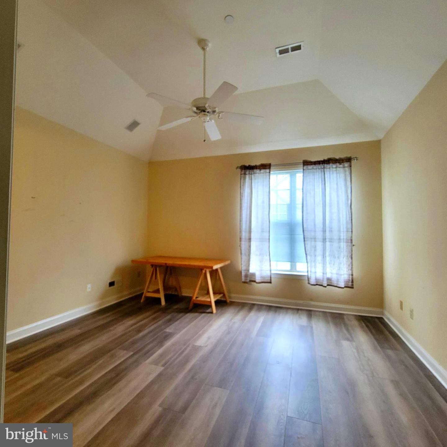 155 Dorchester Dr Property Photo 8
