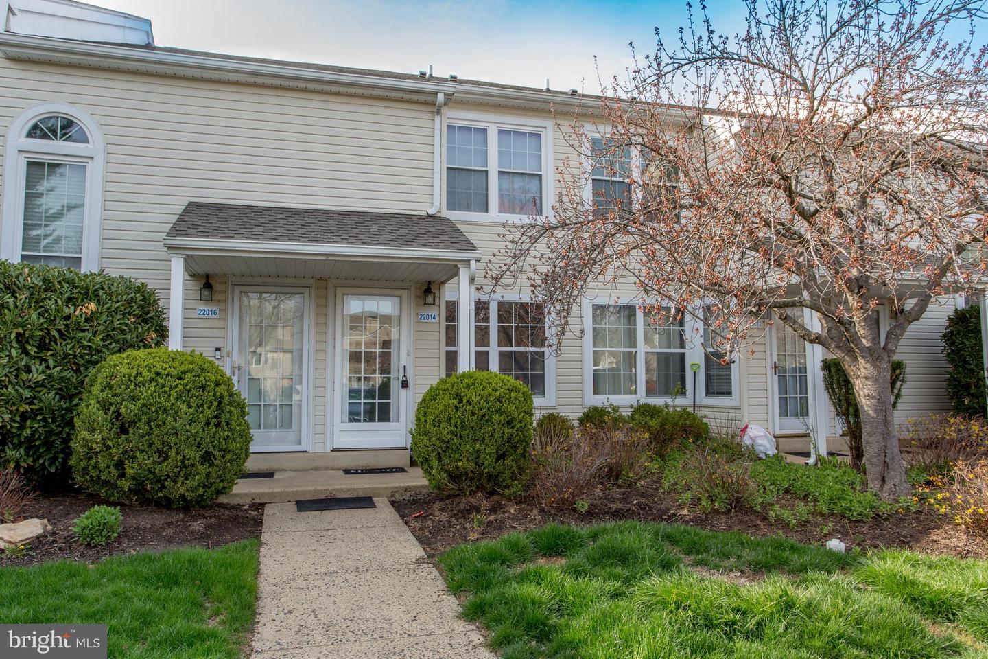 22014 Beacon Hill Dr Property Photo 1