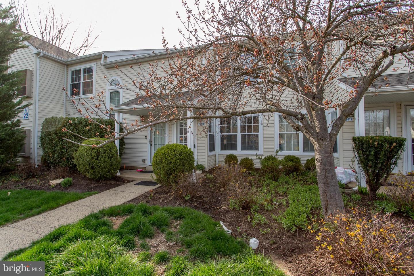 22014 Beacon Hill Dr Property Photo 3