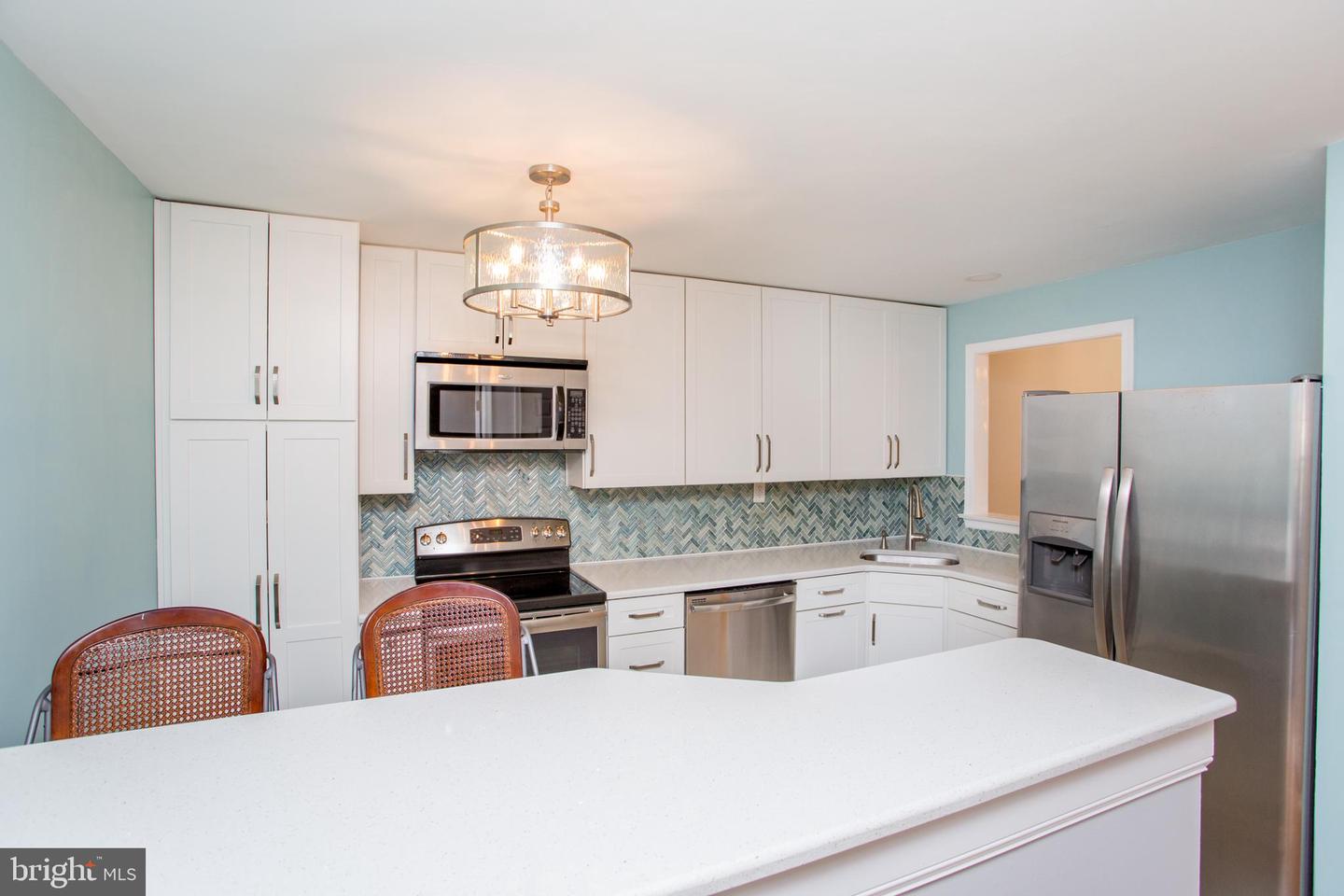 22014 Beacon Hill Dr Property Photo 9