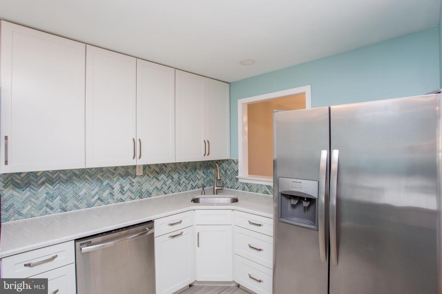 22014 Beacon Hill Dr Property Photo 15