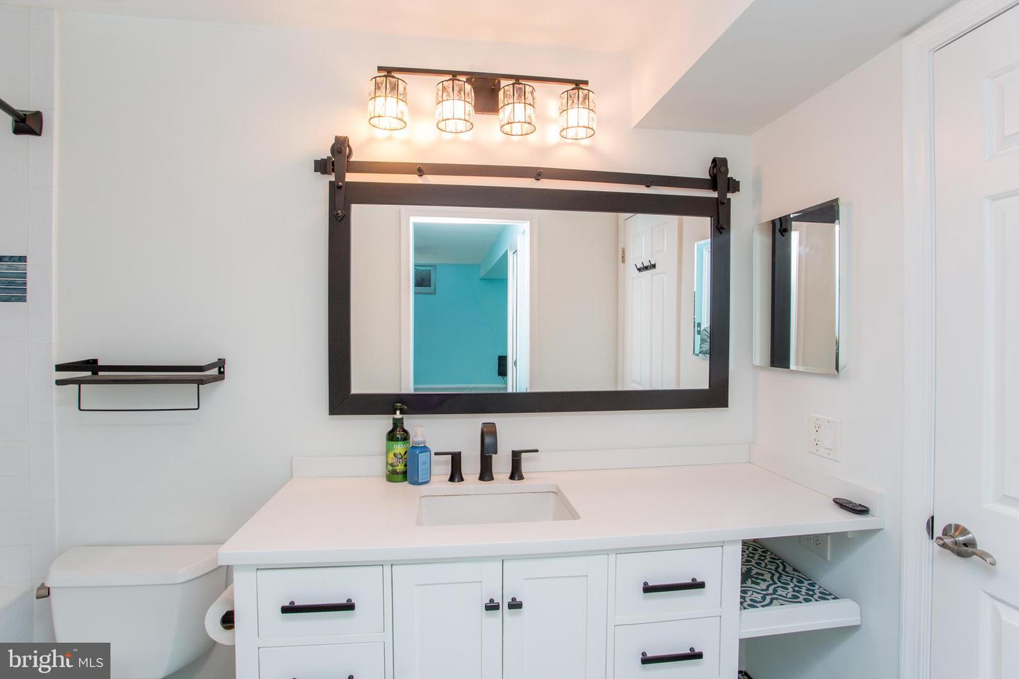 22014 Beacon Hill Dr Property Photo 30