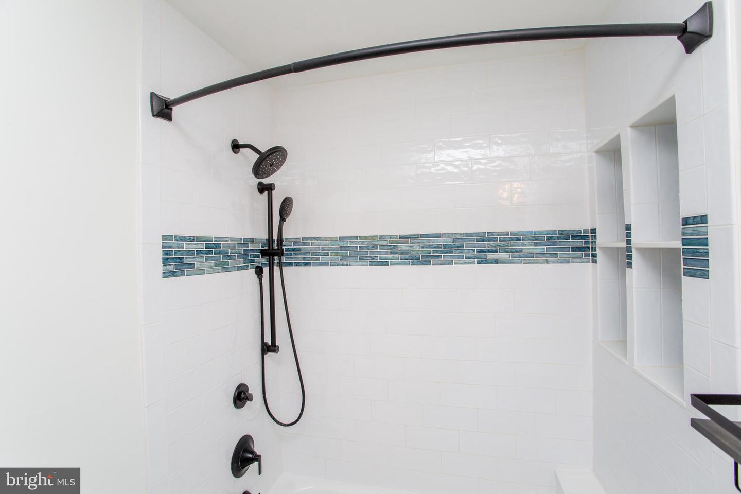 22014 Beacon Hill Dr Property Photo 32