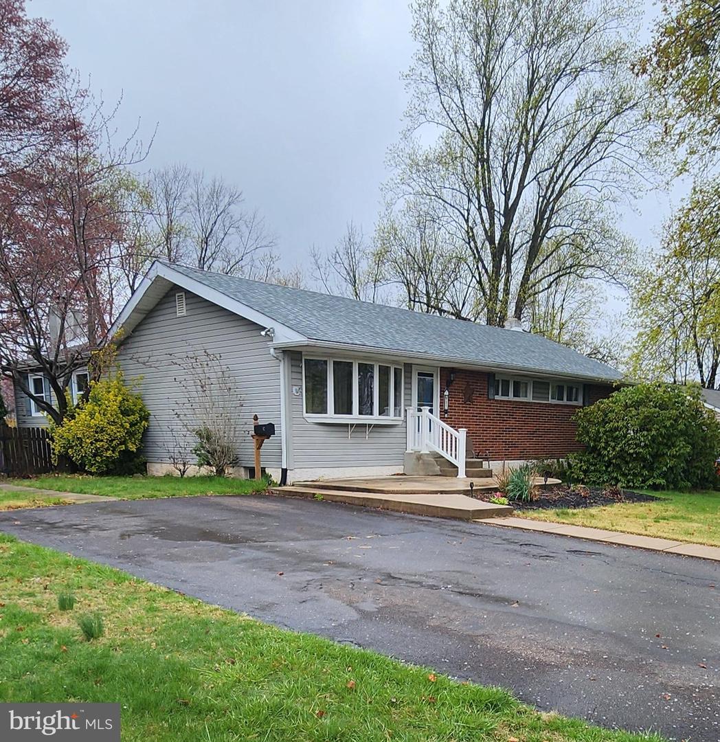 82 Acorn Dr Property Photo 1