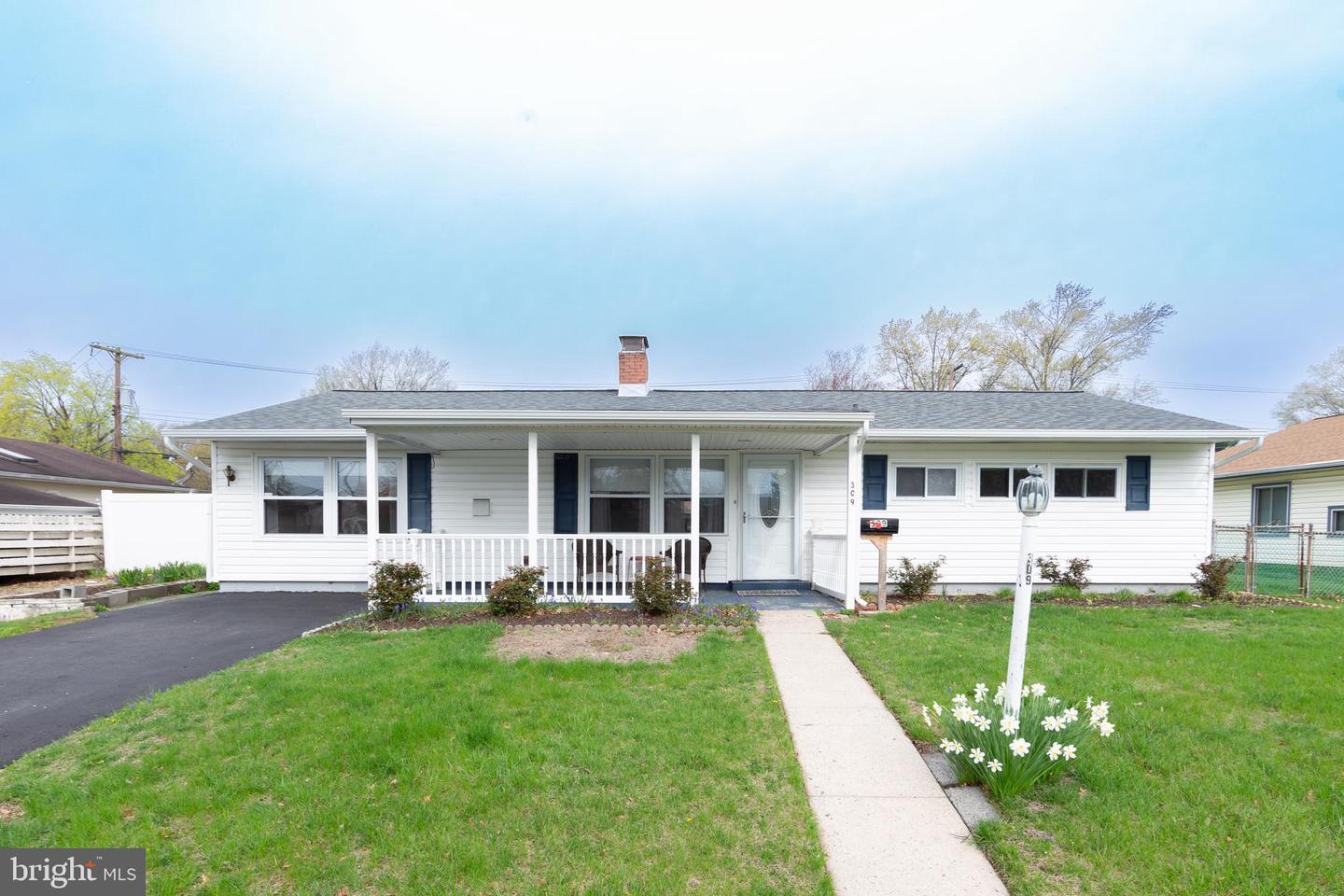 309 Oaktree Dr Property Photo 1