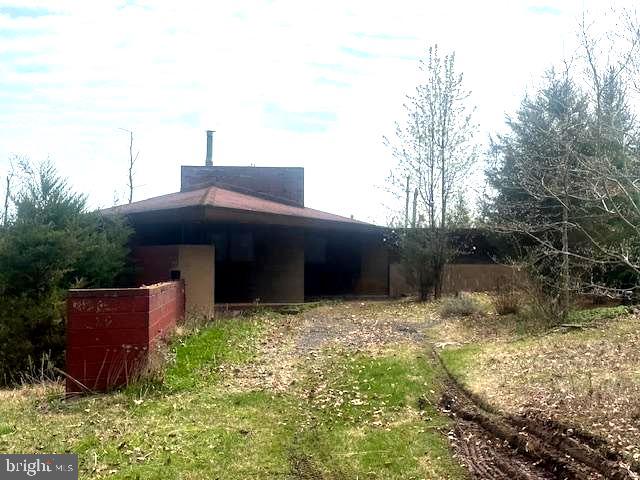 565 Cafferty Rd Property Photo 2