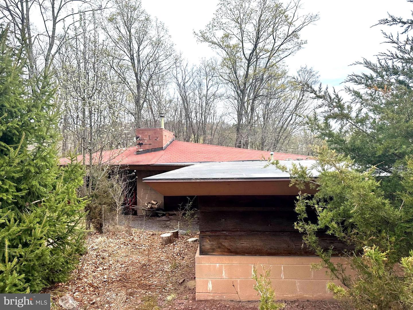 565 Cafferty Rd Property Photo 3
