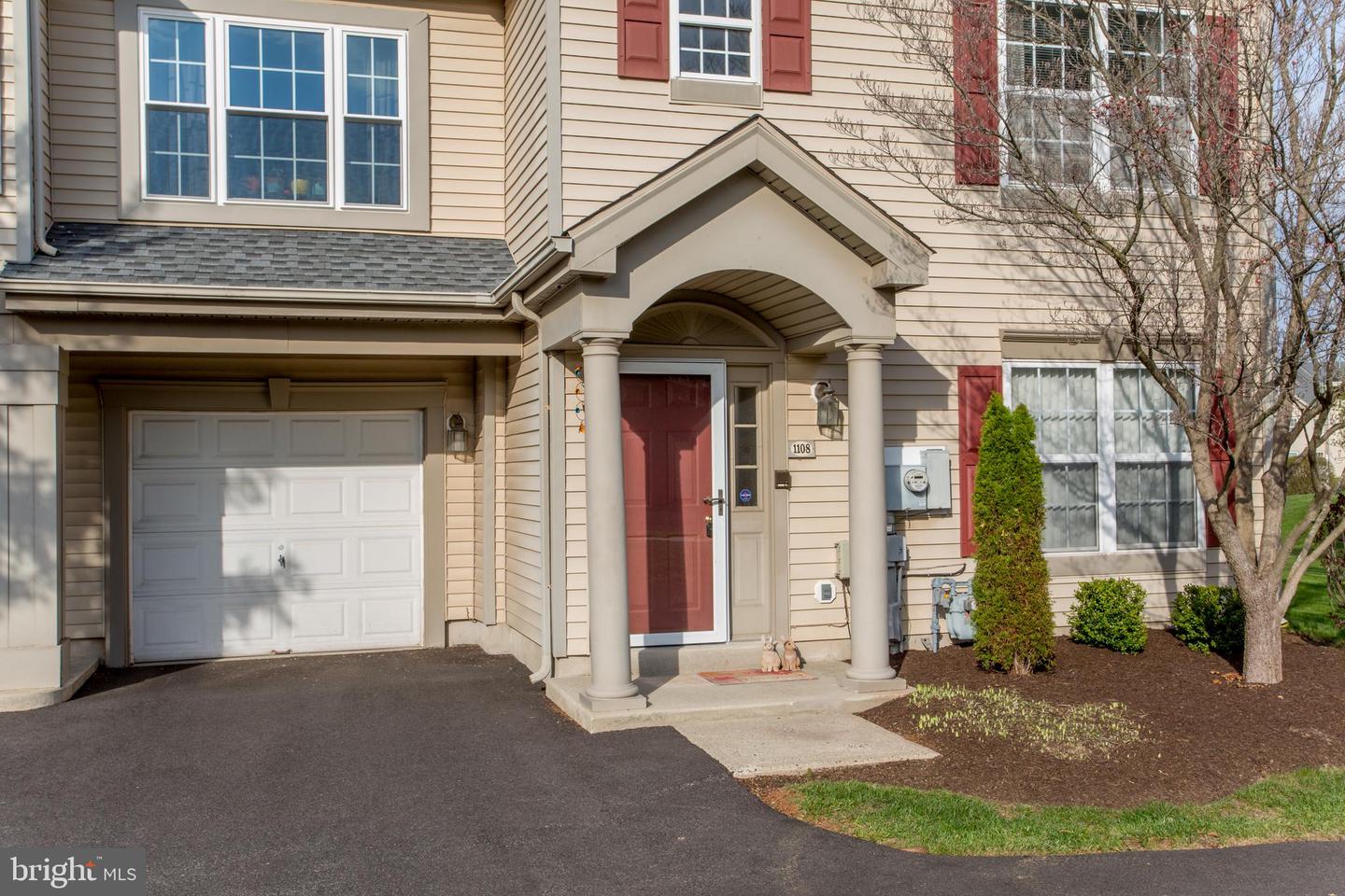 1108 Julian Dr W #w Property Photo 5