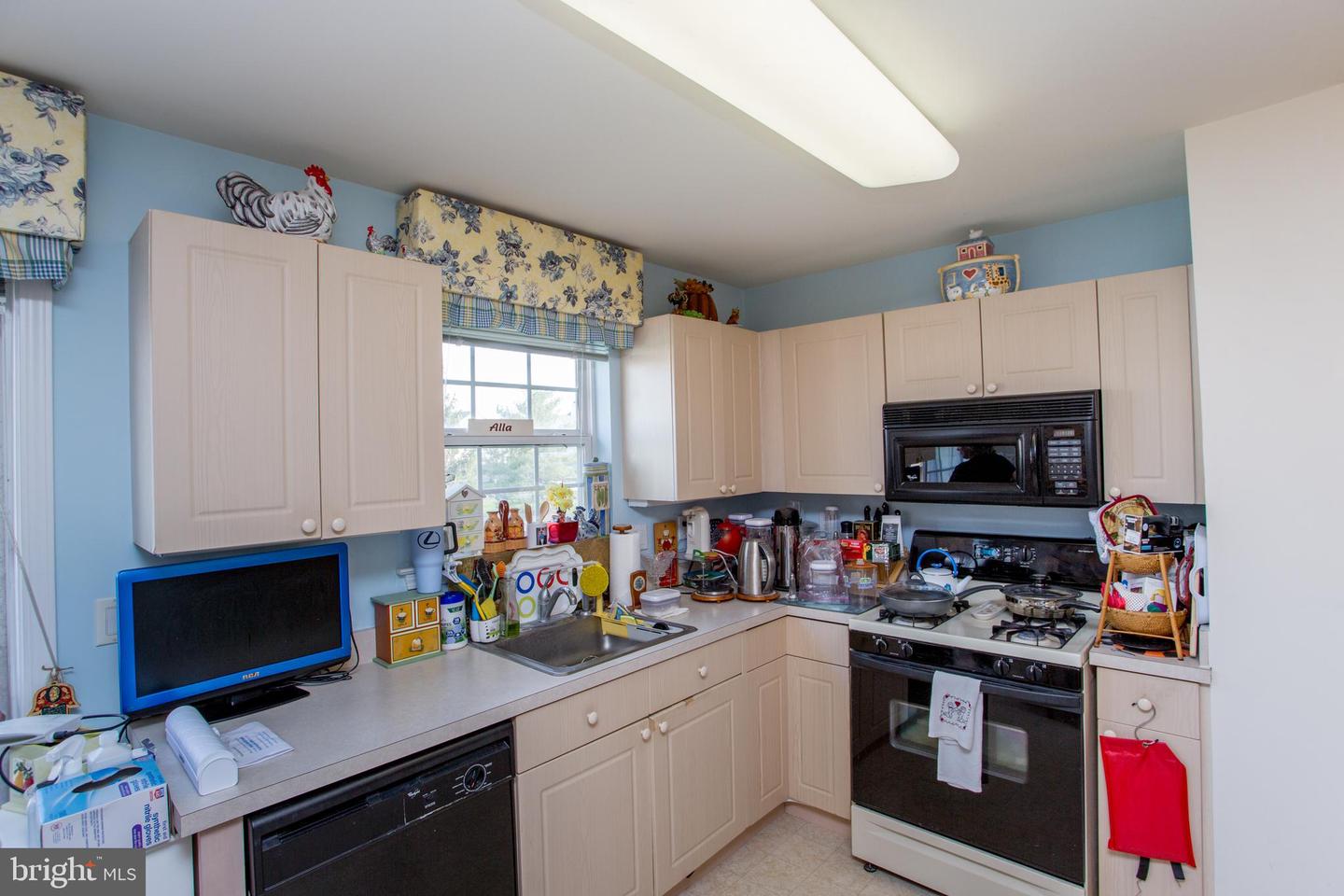 1108 Julian Dr W #w Property Photo 23