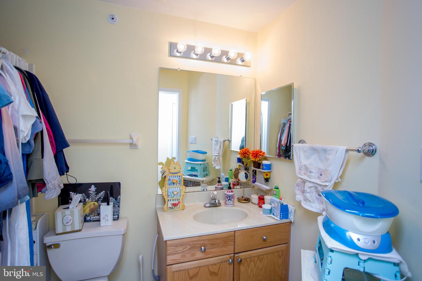 1108 Julian Dr W #w Property Photo 29
