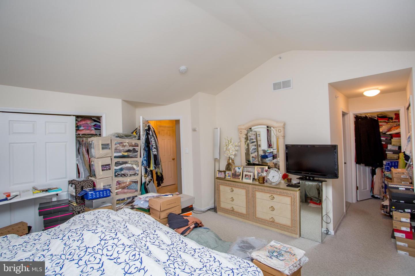 1108 Julian Dr W #w Property Photo 33