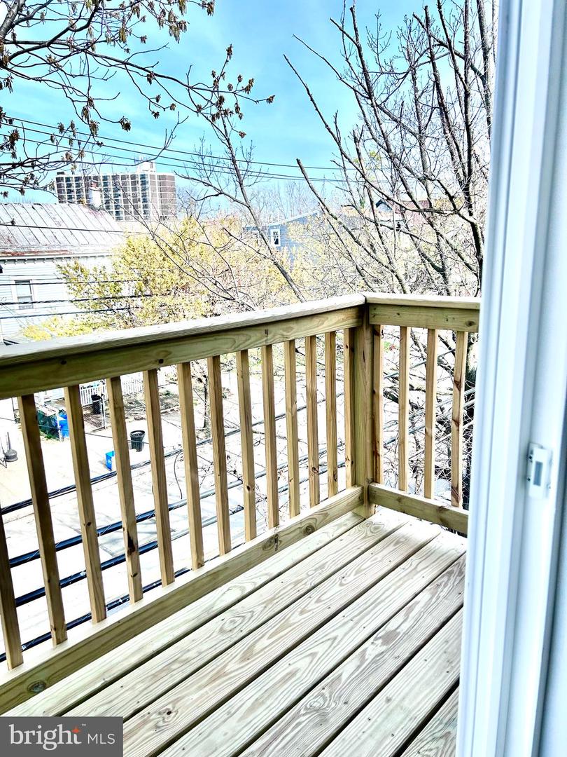 580 Bath St Property Photo 11