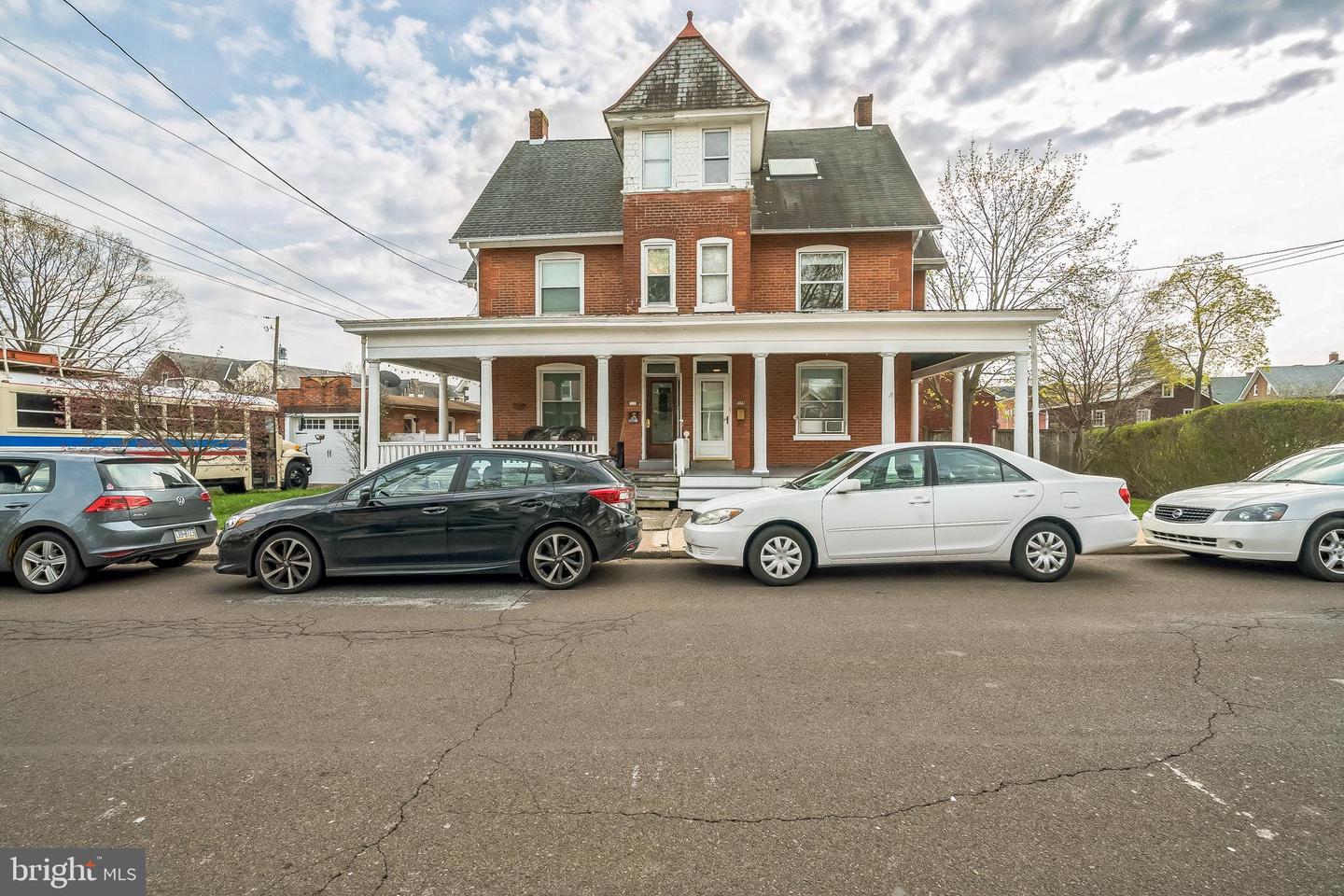 412 W Market St Property Photo 2