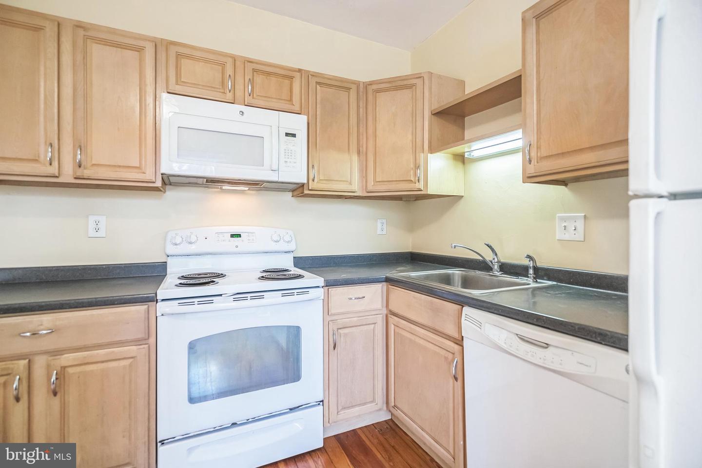 412 W Market St Property Photo 20