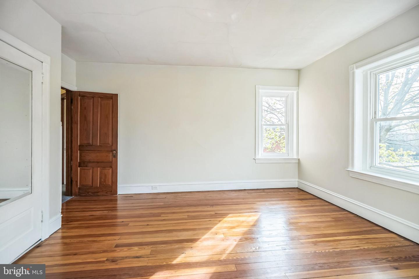 412 W Market St Property Photo 24