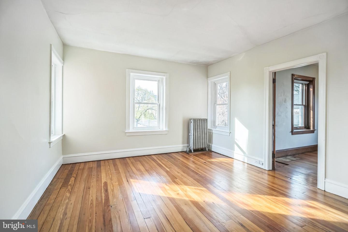 412 W Market St Property Photo 25