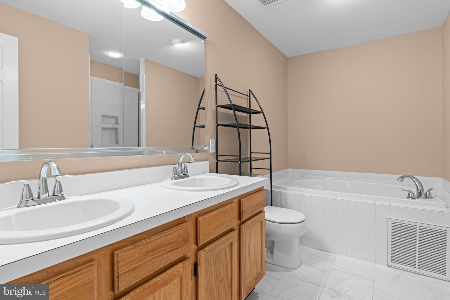 302 Weston Ln #23 Property Photo 22