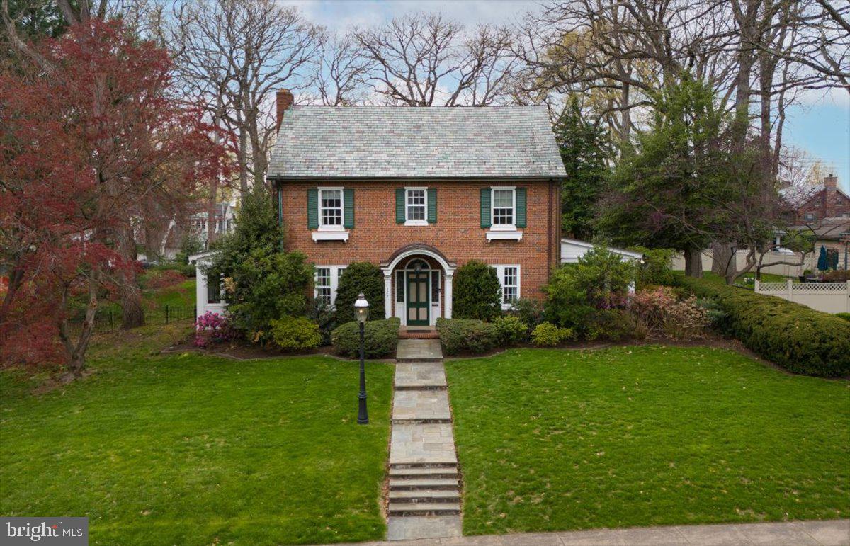 277 W Oakland Ave Property Photo