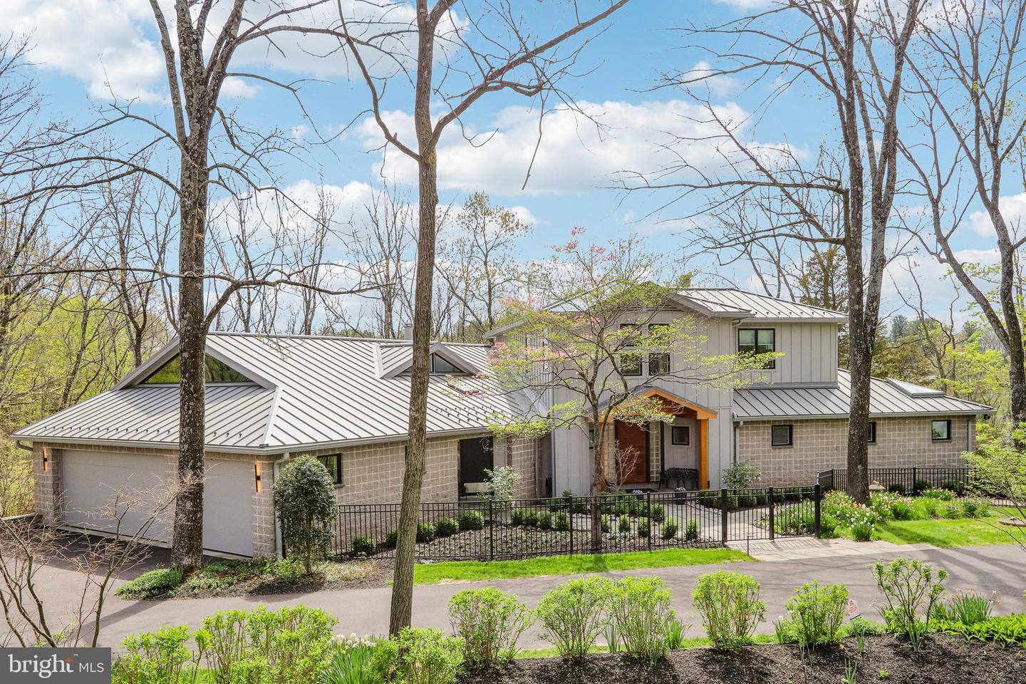 20 Woodhill Rd Property Photo 1