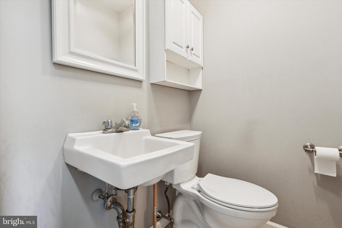 97 Wood St Property Photo 24