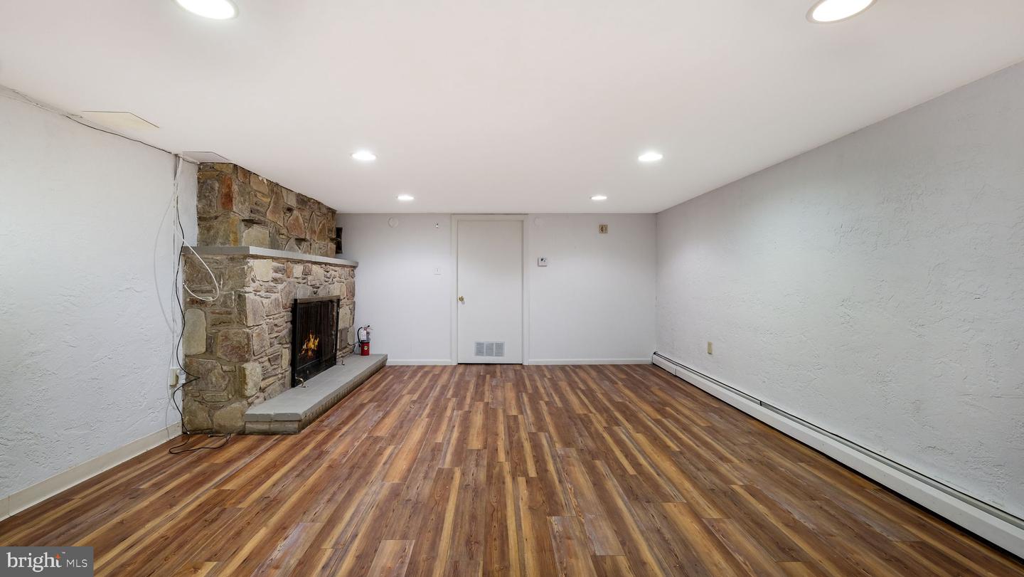 342 Green St Property Photo 45