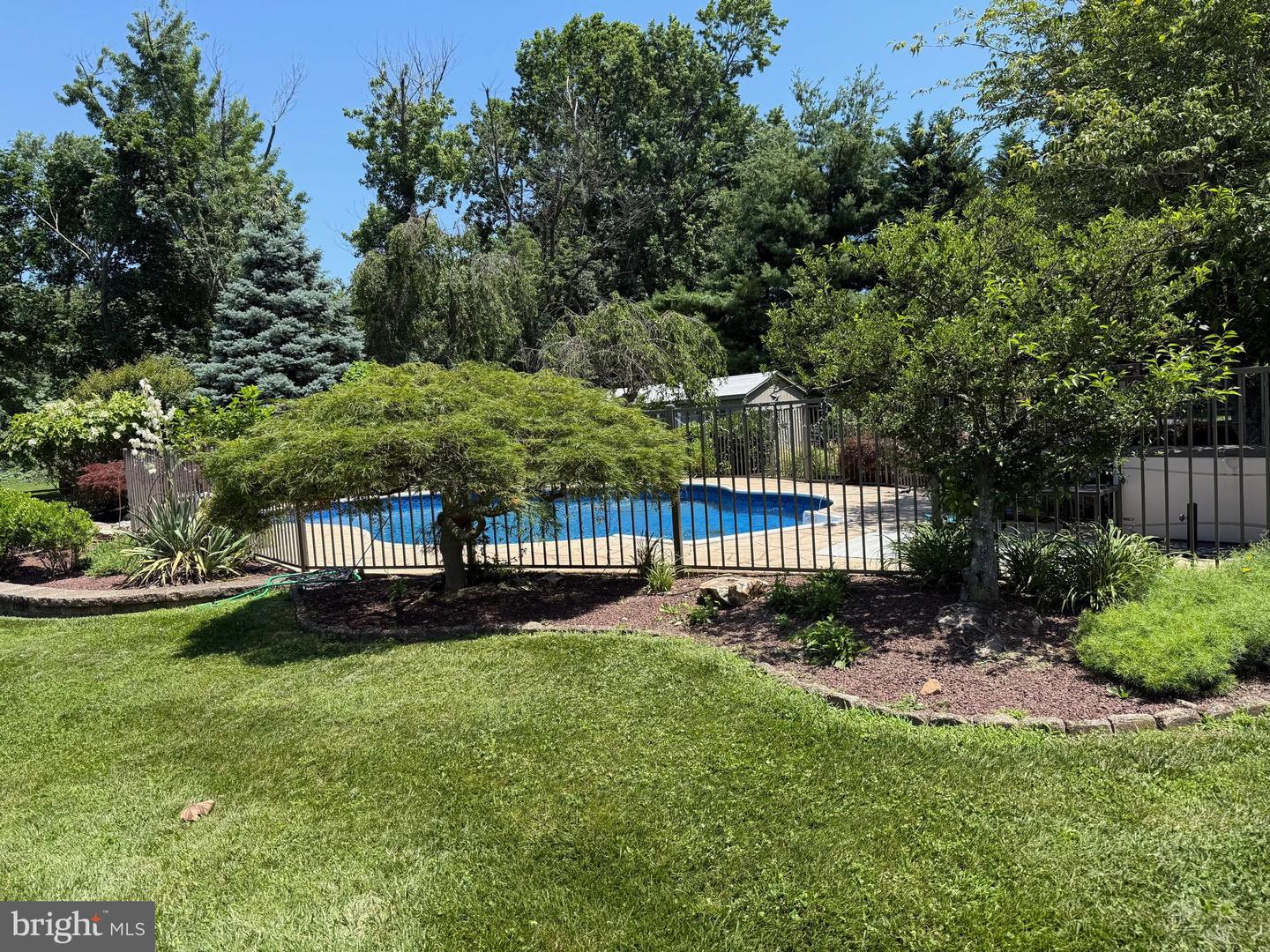 83 Winding Ln Property Photo 2