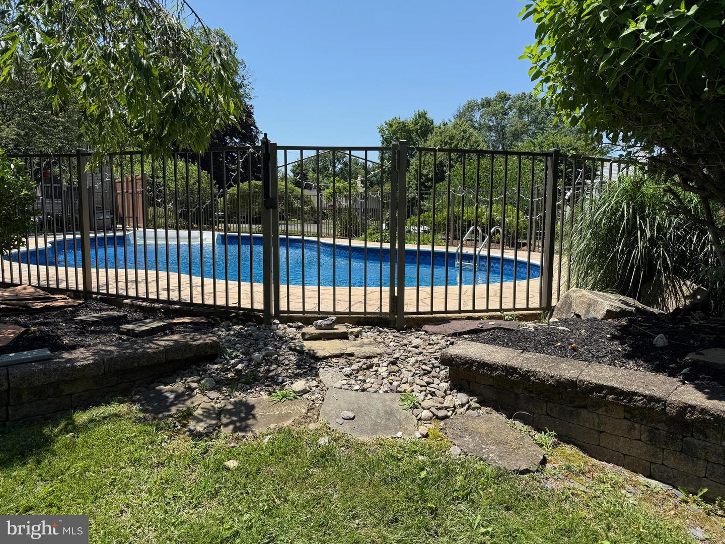 83 Winding Ln Property Photo 3