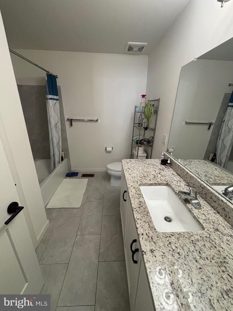 916 Holden Ct Property Photo 25