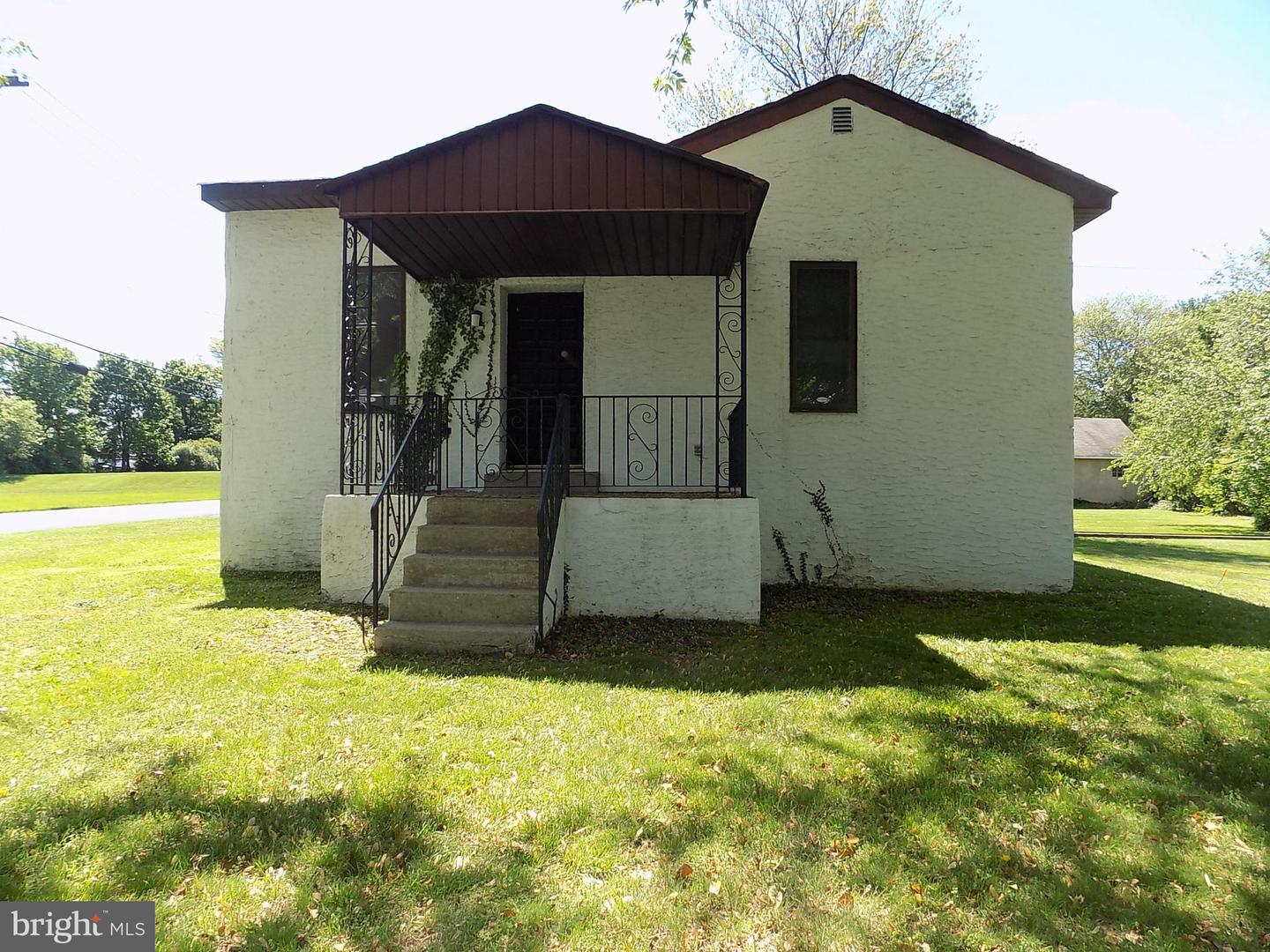 276 WOODBOURNE RD Property Photo 1