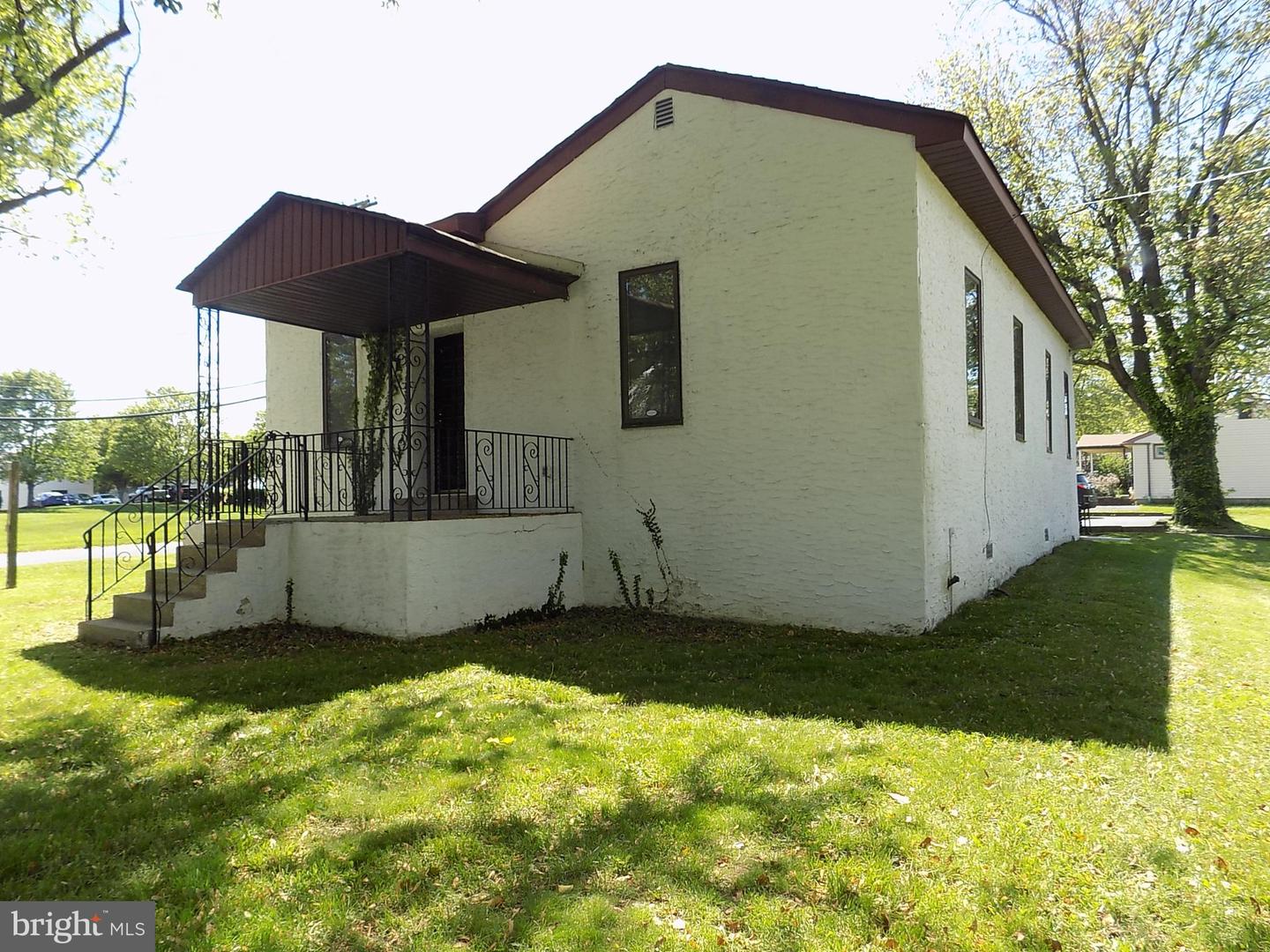 276 Woodbourne Rd Property Photo 2