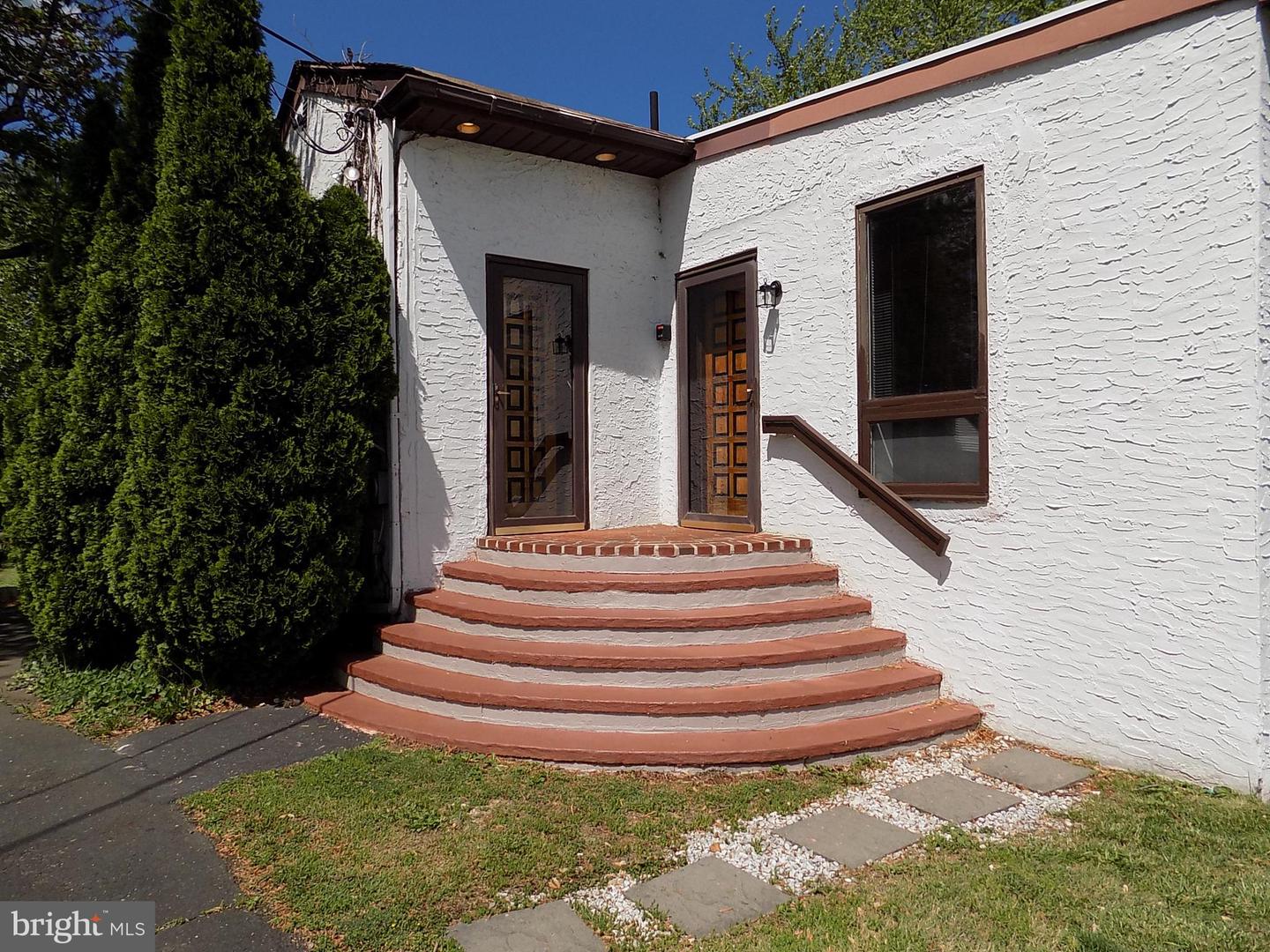 276 Woodbourne Rd Property Photo 3