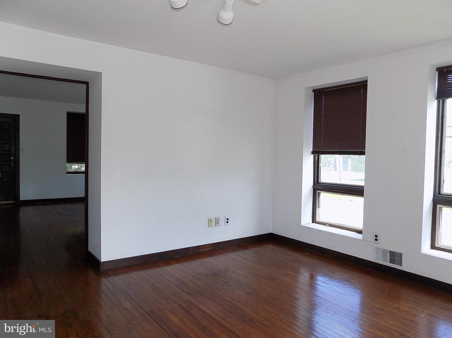 276 Woodbourne Rd Property Photo 4