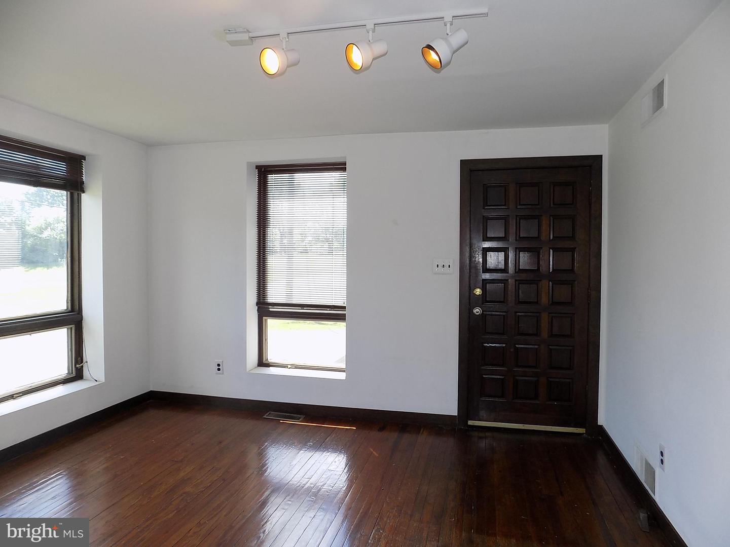 276 Woodbourne Rd Property Photo 6