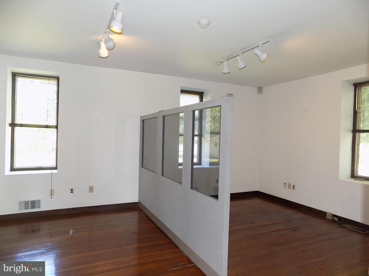 276 Woodbourne Rd Property Photo 9