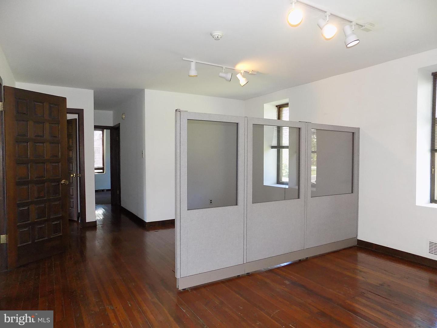 276 Woodbourne Rd Property Photo 10
