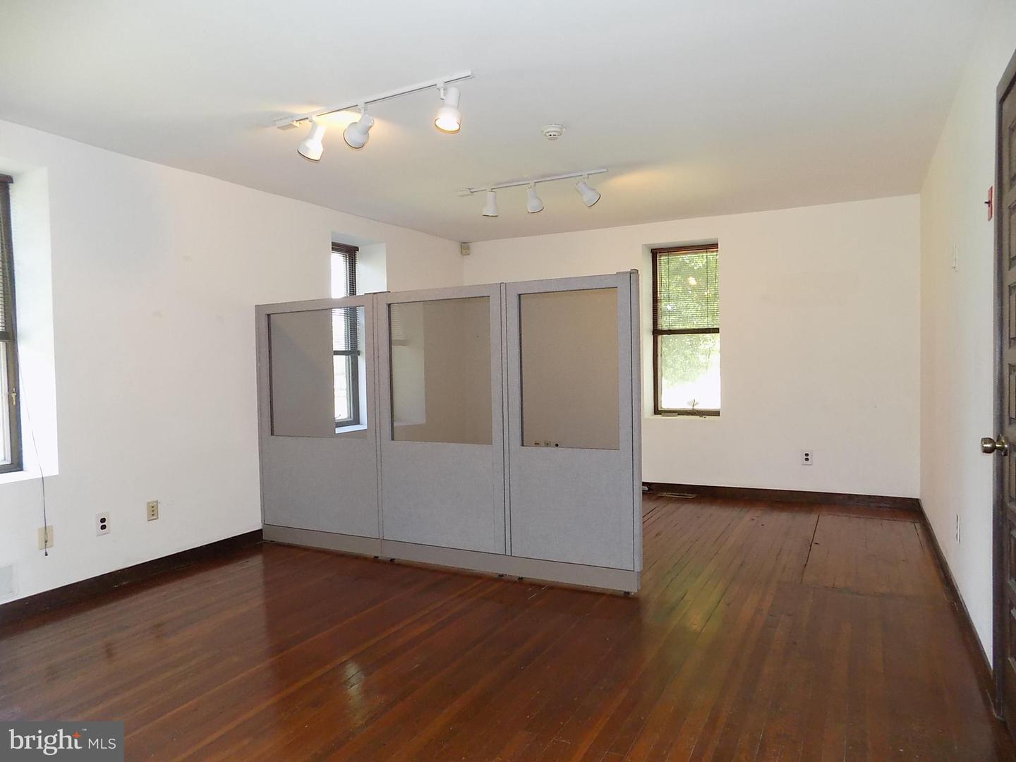 276 Woodbourne Rd Property Photo 11