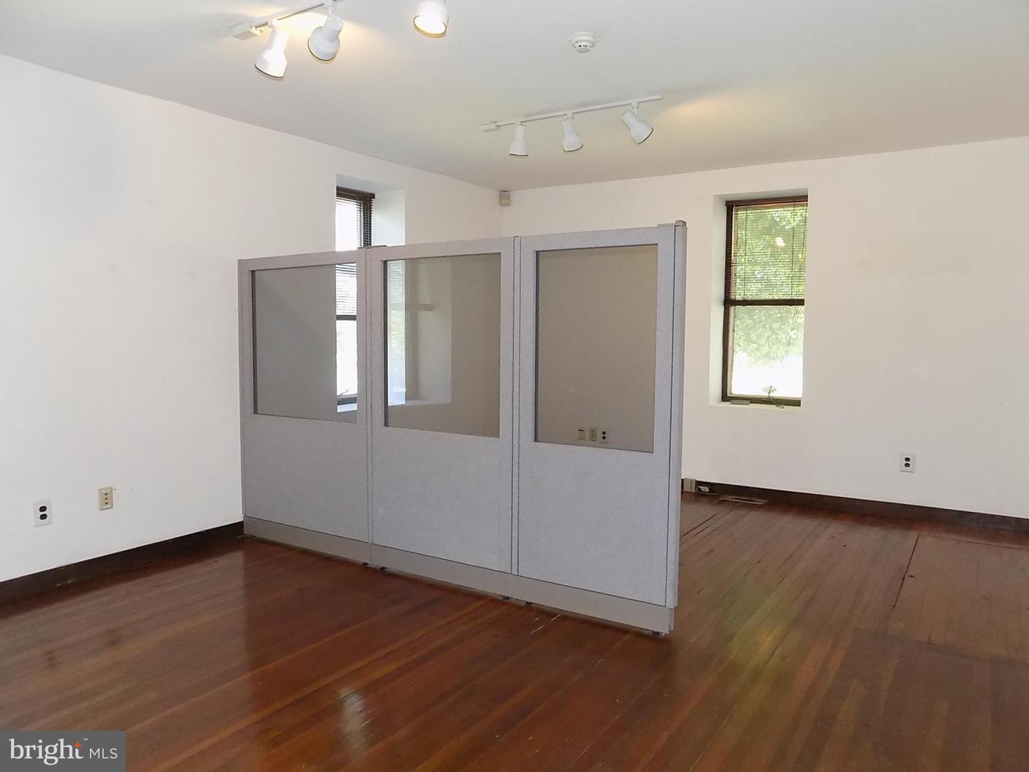 276 Woodbourne Rd Property Photo 14