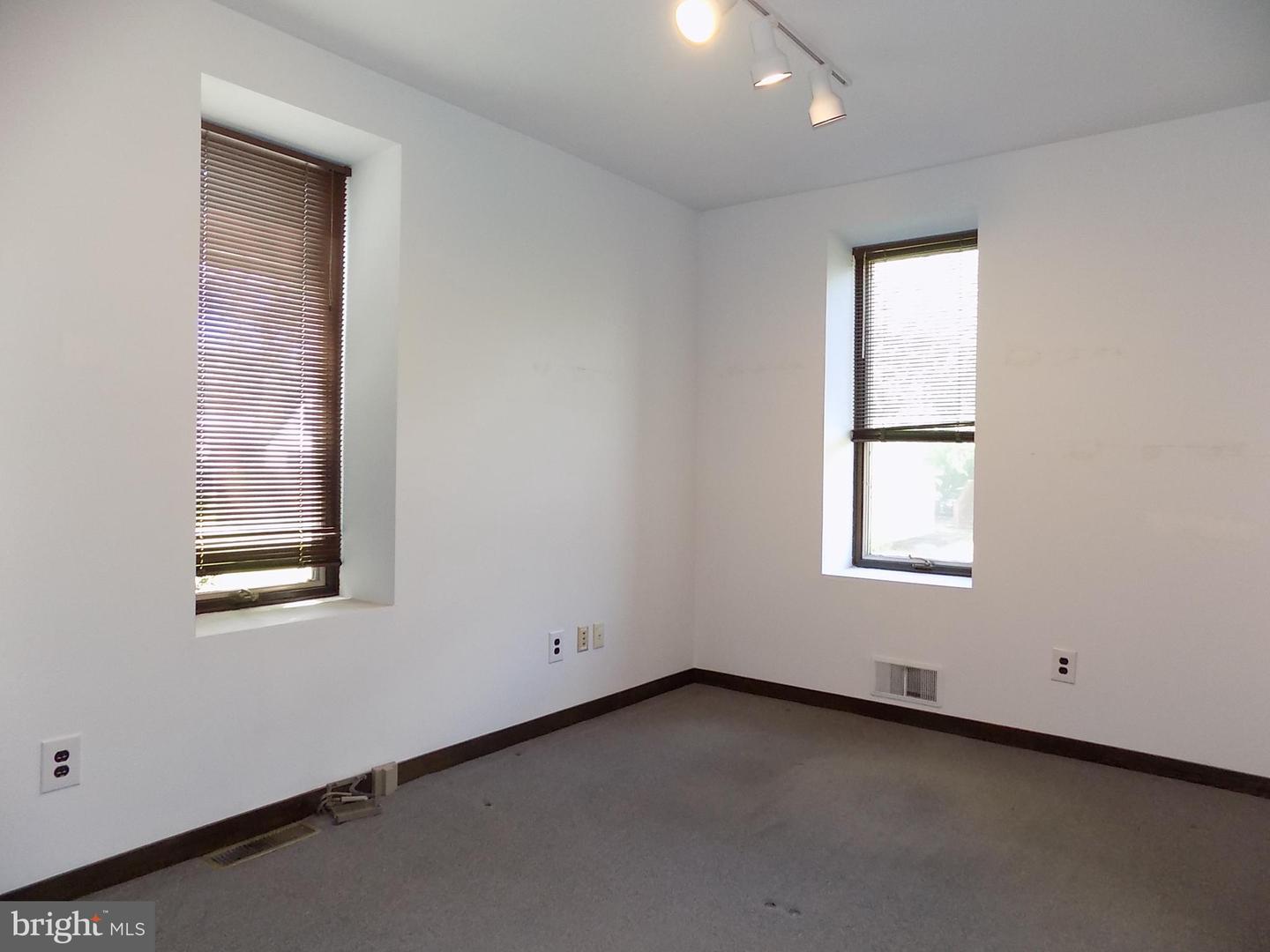 276 Woodbourne Rd Property Photo 15