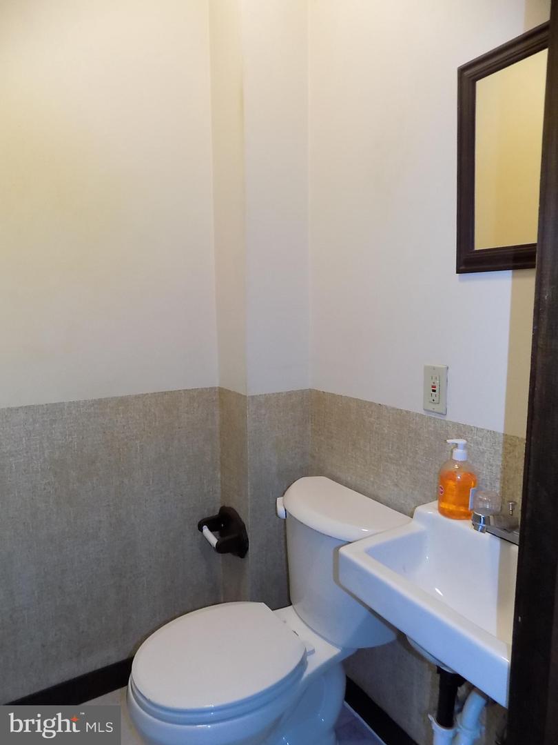 276 Woodbourne Rd Property Photo 18