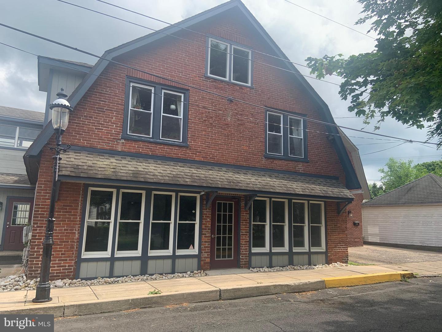 242 Wood St Property Photo 1