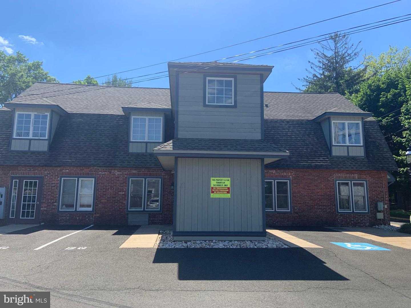 242 Wood St Property Photo 2