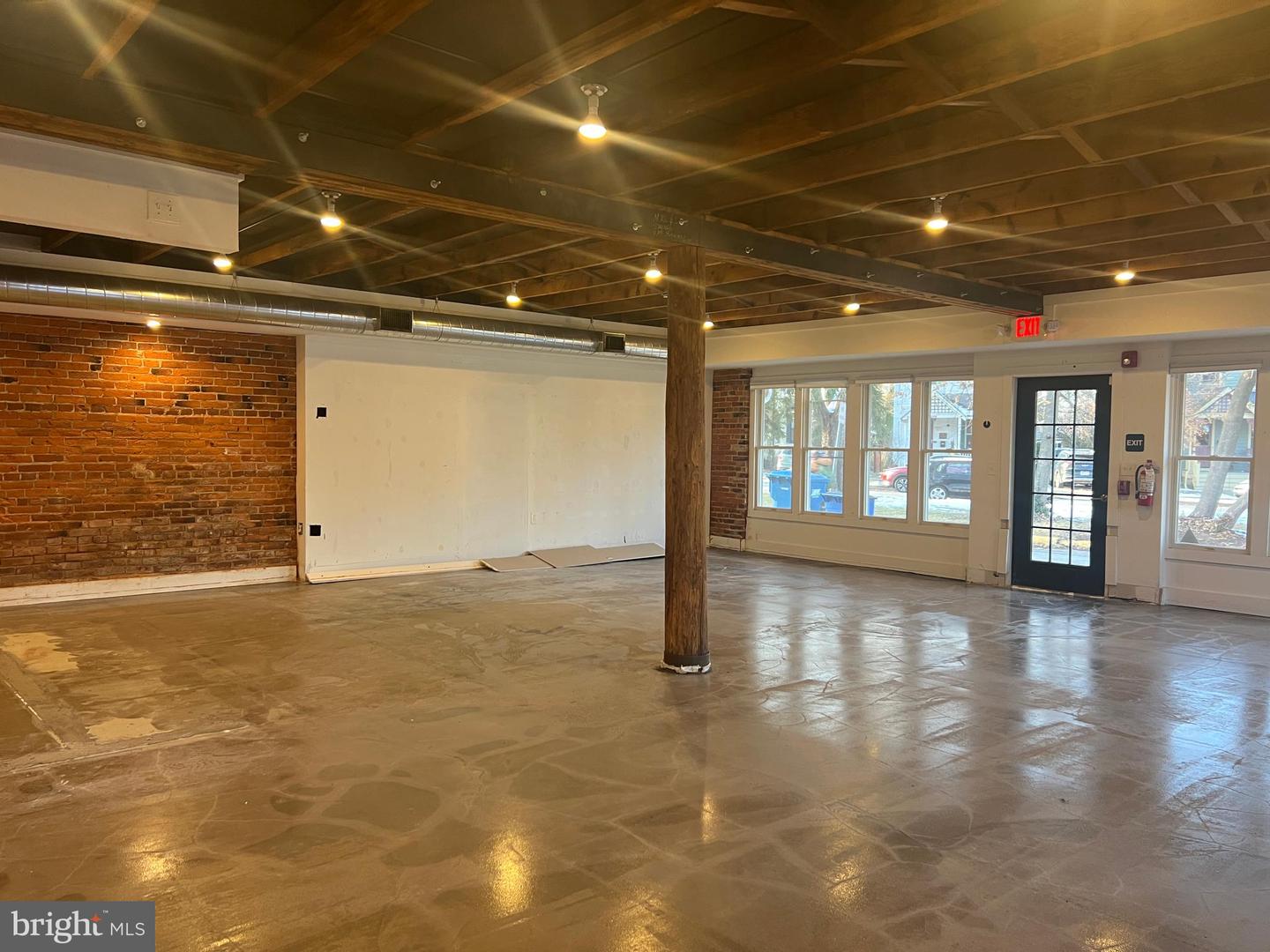 242 Wood St Property Photo 3